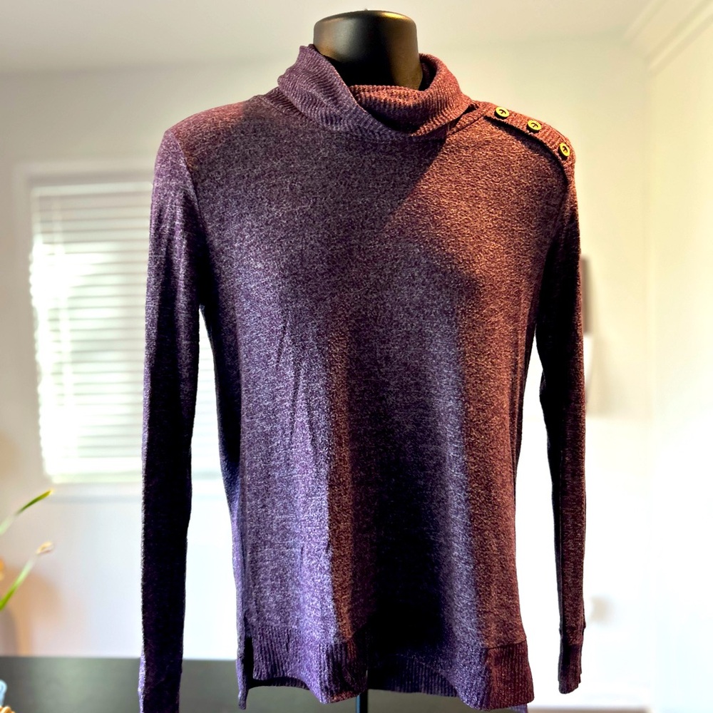 Lovely purple turtleneck sweaterr, lightweight size small